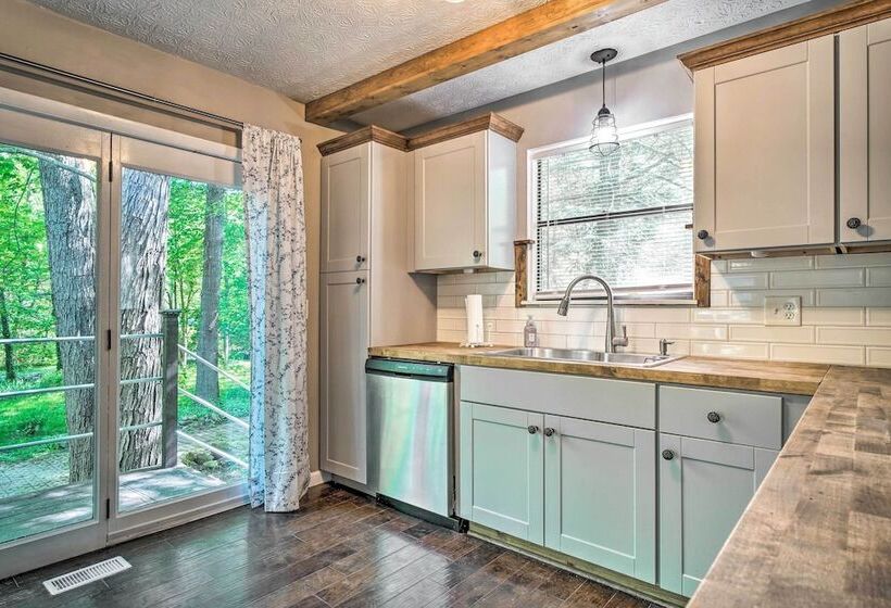 Gatlinburg Cabin W/ Indoor Hot Tub & Game Room!