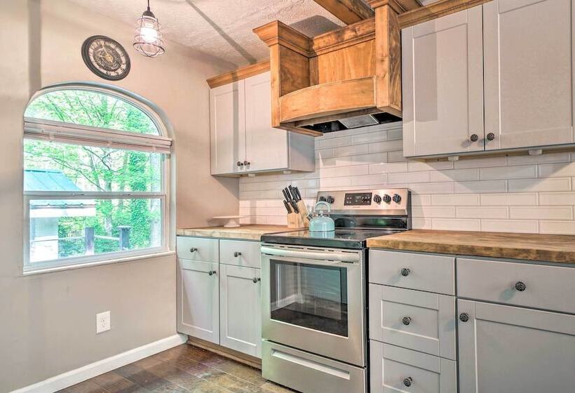 Gatlinburg Cabin W/ Indoor Hot Tub & Game Room!