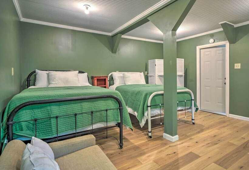 Gatlinburg Cabin W/ Indoor Hot Tub & Game Room!