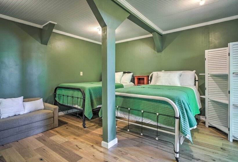 Gatlinburg Cabin W/ Indoor Hot Tub & Game Room!