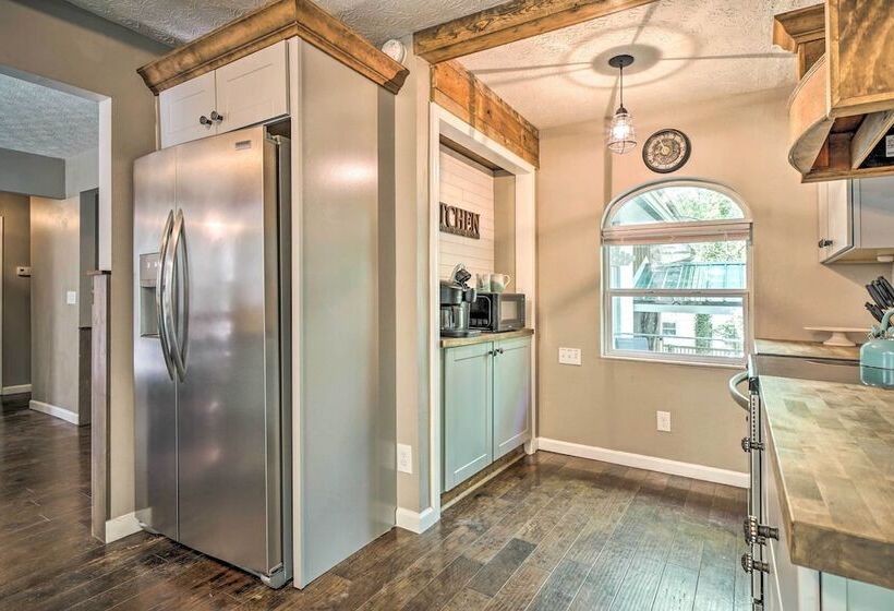 Gatlinburg Cabin W/ Indoor Hot Tub & Game Room!
