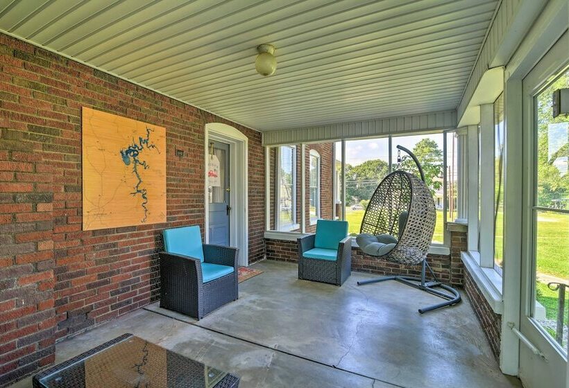 Glasgow Home W/ Porch: Close To Lake & Caves!