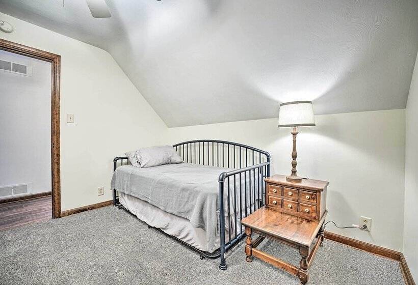 Gorgeous Bremen Home With Lake Access & Yard!