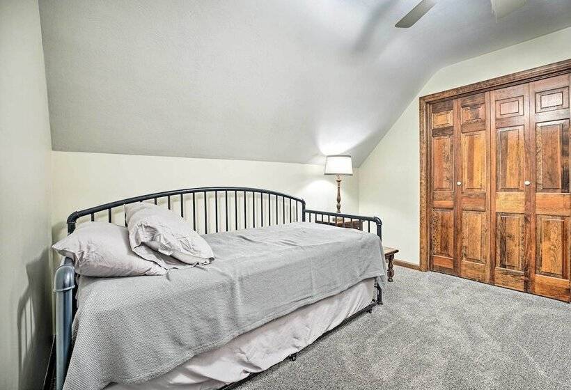 Gorgeous Bremen Home With Lake Access & Yard!