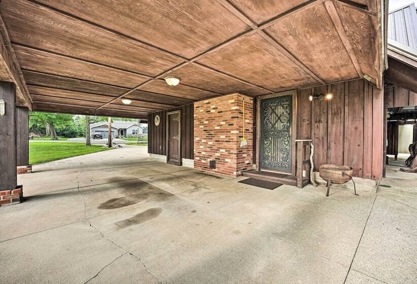 Gorgeous Bremen Home With Lake Access & Yard!