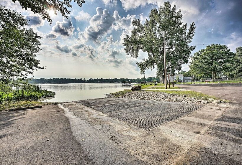 Gorgeous Bremen Home With Lake Access & Yard!