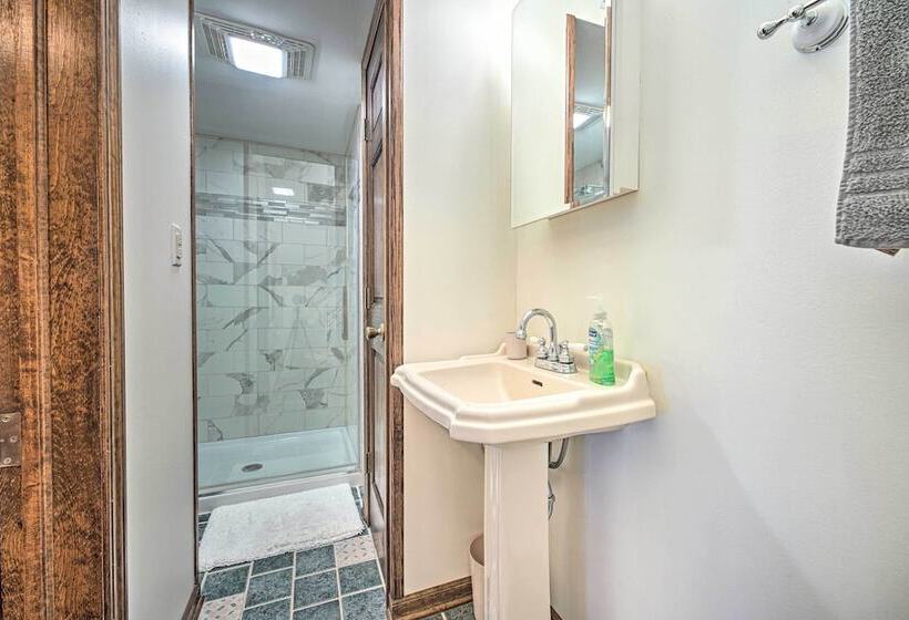 Gorgeous Bremen Home With Lake Access & Yard!