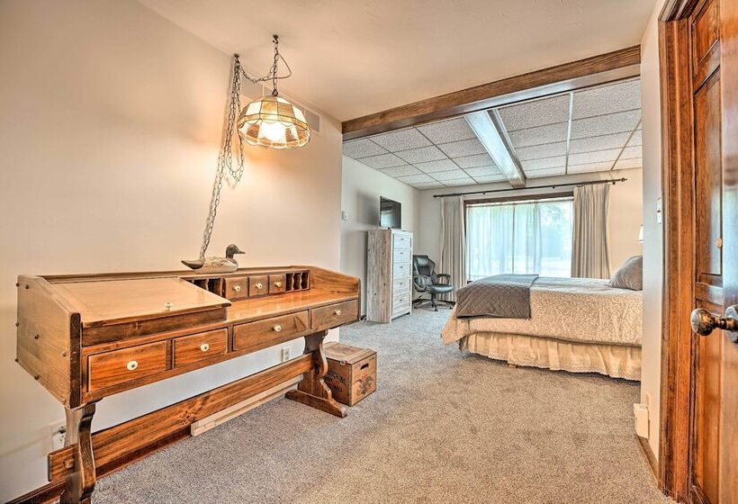 Gorgeous Bremen Home With Lake Access & Yard!