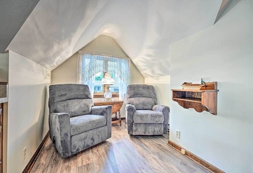 Gorgeous Bremen Home With Lake Access & Yard!