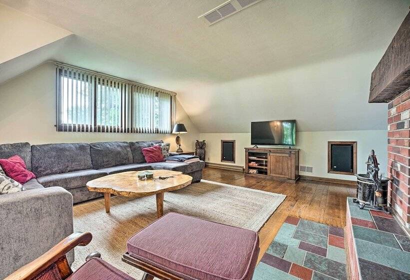 Gorgeous Bremen Home With Lake Access & Yard!