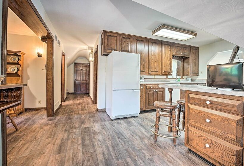 Gorgeous Bremen Home With Lake Access & Yard!