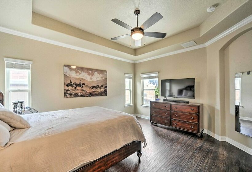 Gorgeous Family Home W/ Yard Near Seaworld!