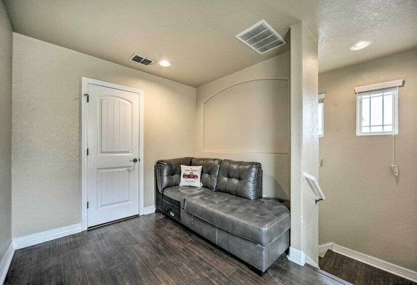 Gorgeous Family Home W/ Yard Near Seaworld!