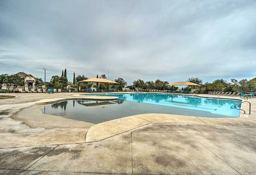 Gorgeous Family Home W/ Yard Near Seaworld!