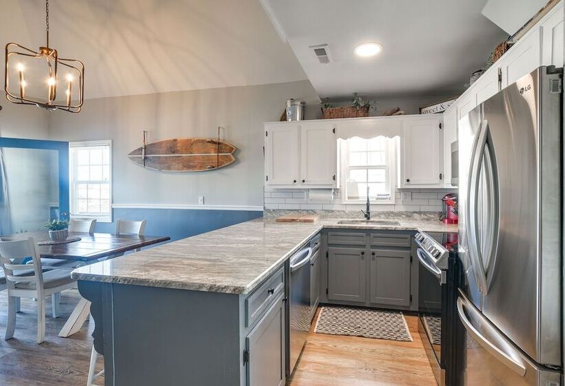 Gorgeous Oib Escape W/ Dock & Canal View!