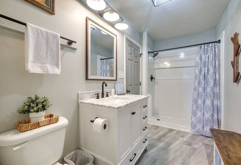 Gorgeous Oib Escape W/ Dock & Canal View!