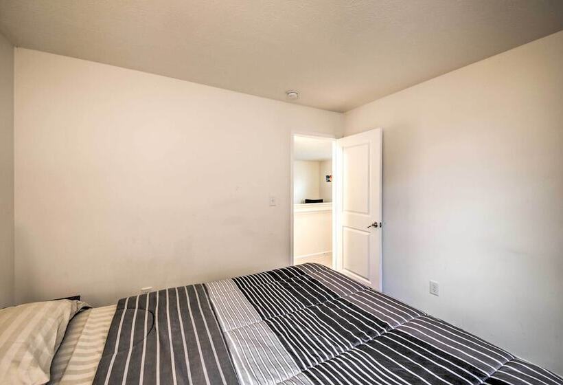 Greenwood Home ~15 Mi To Indianapolis!