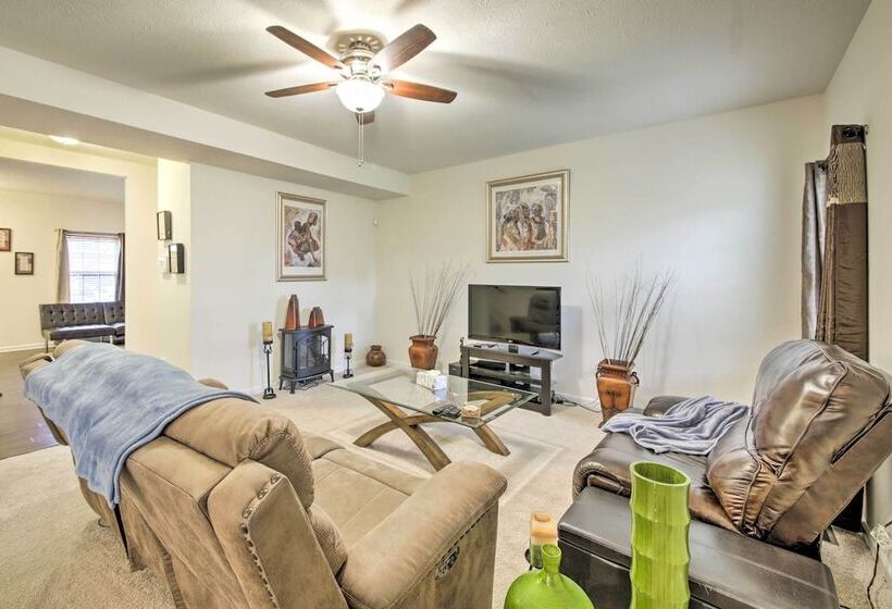 Greenwood Home ~15 Mi To Indianapolis!