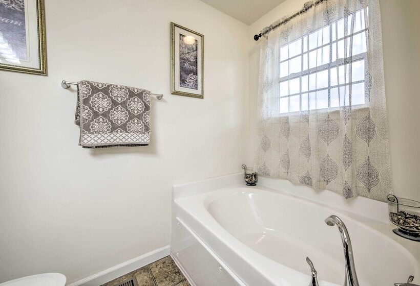 Greenwood Home ~15 Mi To Indianapolis!