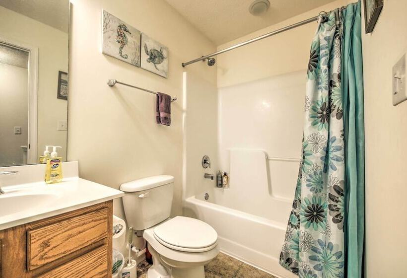 Greenwood Home ~15 Mi To Indianapolis!