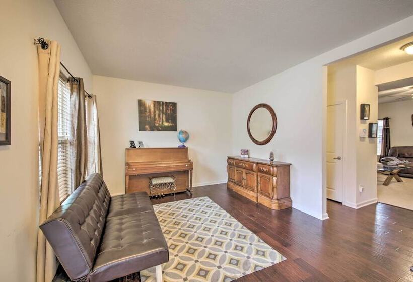 Greenwood Home ~15 Mi To Indianapolis!