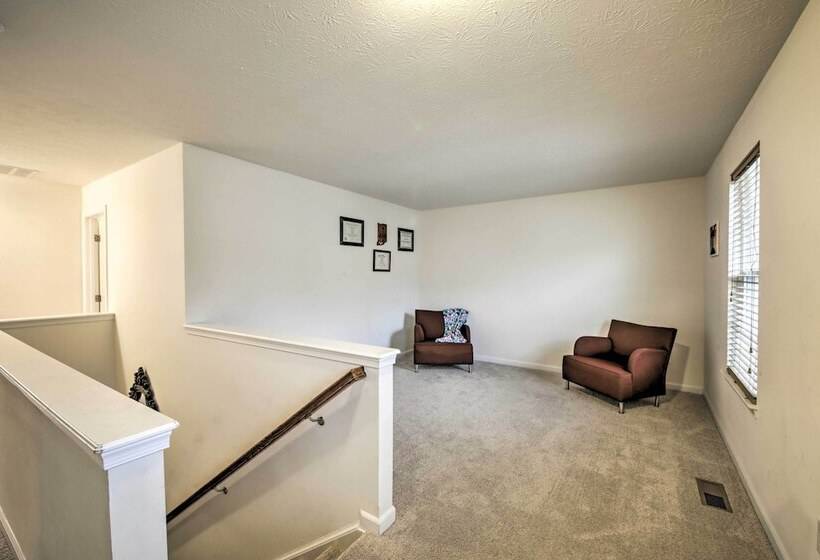 Greenwood Home ~15 Mi To Indianapolis!