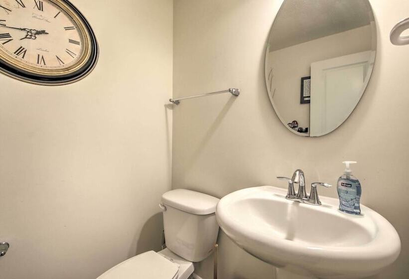 Greenwood Home ~15 Mi To Indianapolis!