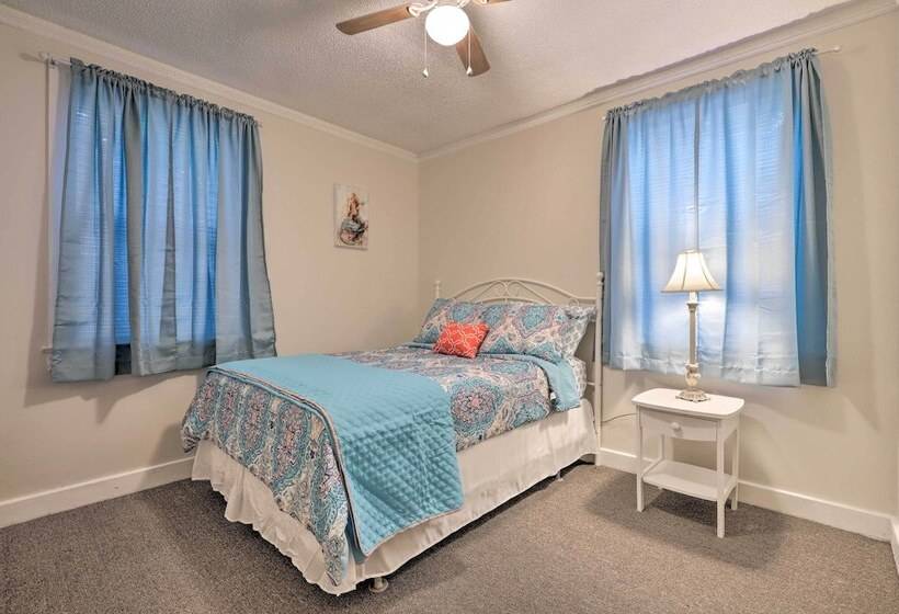 Gulfport Home W/ Deck & Grill, Walk To Beach!