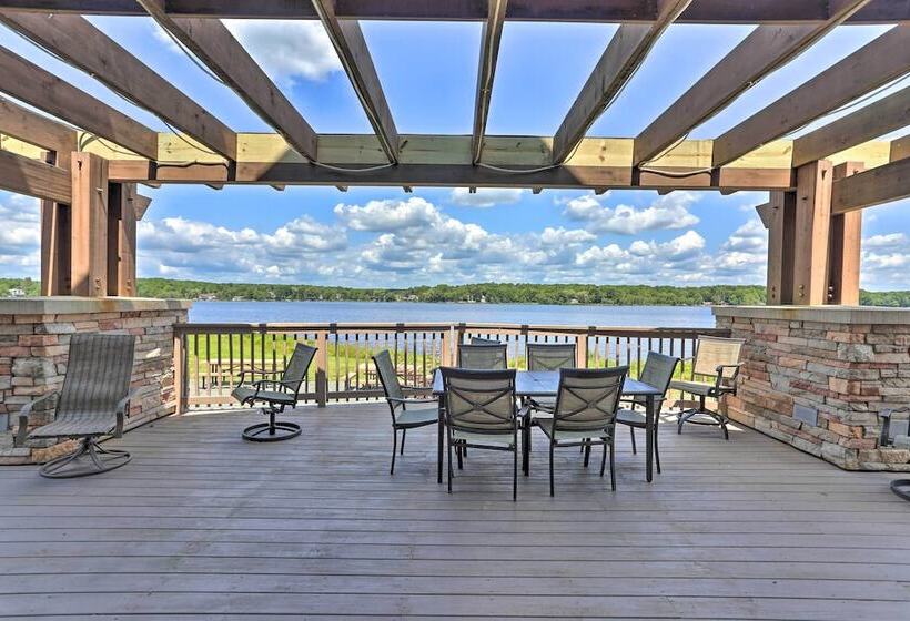 Happy Place By The Lake W/ Fire Pit: Walk To Beach