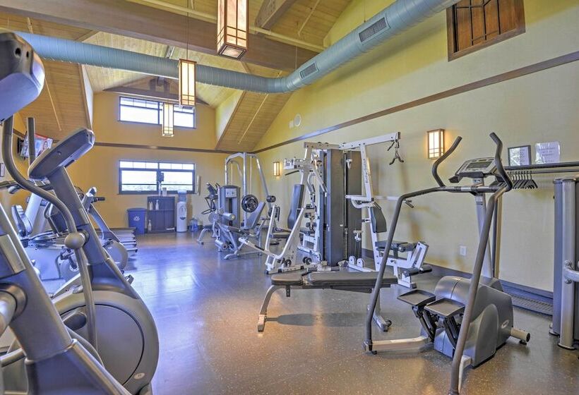 Happy Place By The Lake W/ Fire Pit: Walk To Beach