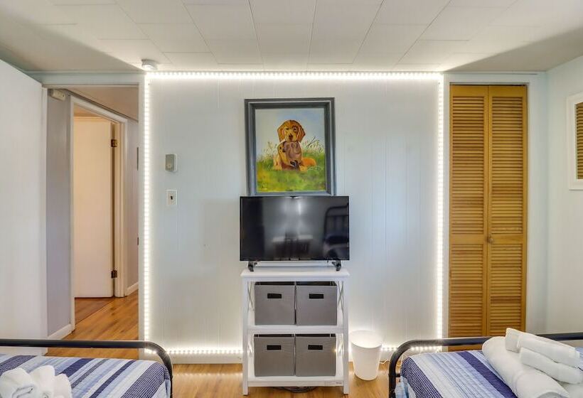 Happy Place By The Lake W/ Fire Pit: Walk To Beach