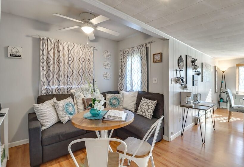 Happy Place By The Lake W/ Fire Pit: Walk To Beach