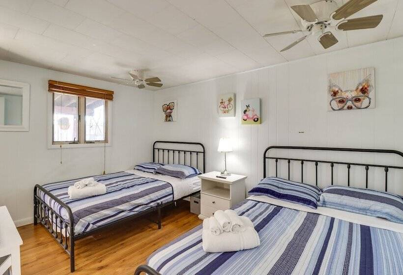 Happy Place By The Lake W/ Fire Pit: Walk To Beach