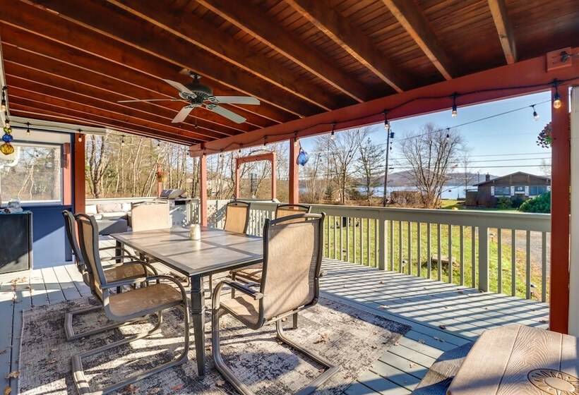 Happy Place By The Lake W/ Fire Pit: Walk To Beach