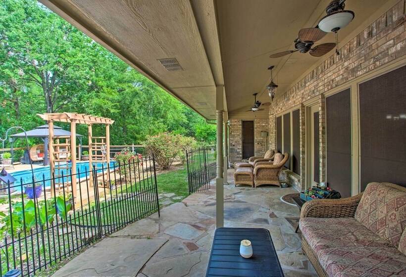 Happy Trails Hideout W/ New Bunk House & Hot Tub!