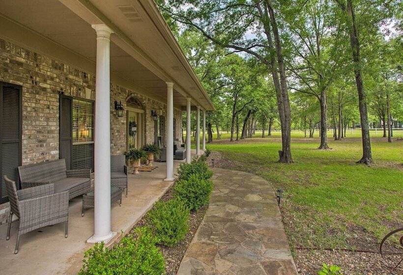 Happy Trails Hideout W/ New Bunk House & Hot Tub!