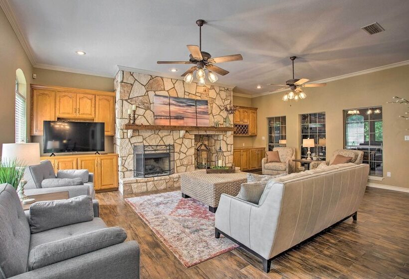 Happy Trails Hideout W/ New Bunk House & Hot Tub!