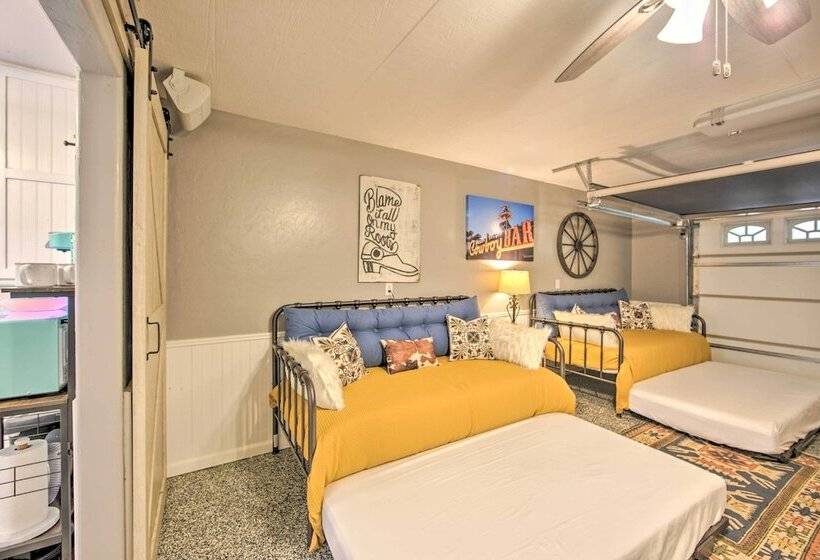 Happy Trails Hideout W/ New Bunk House & Hot Tub!