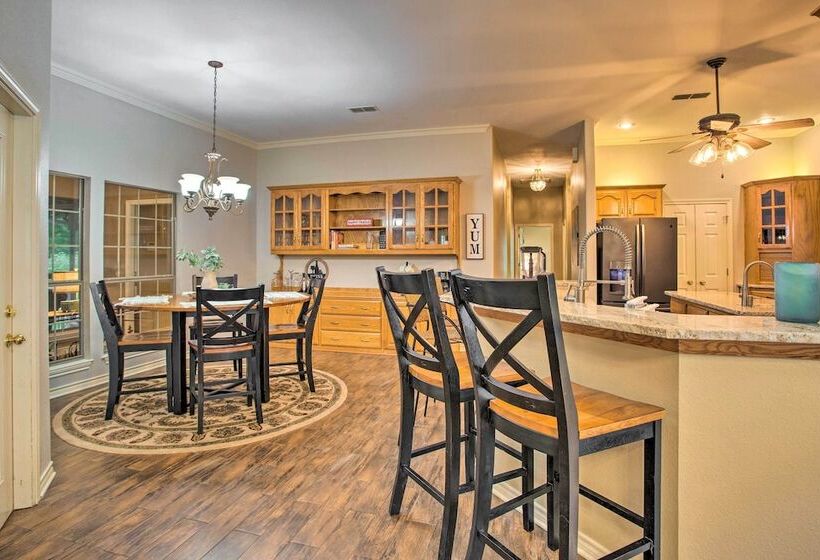 Happy Trails Hideout W/ New Bunk House & Hot Tub!