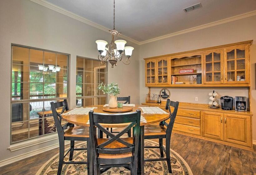 Happy Trails Hideout W/ New Bunk House & Hot Tub!