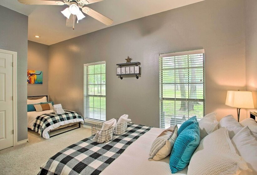 Happy Trails Hideout W/ New Bunk House & Hot Tub!