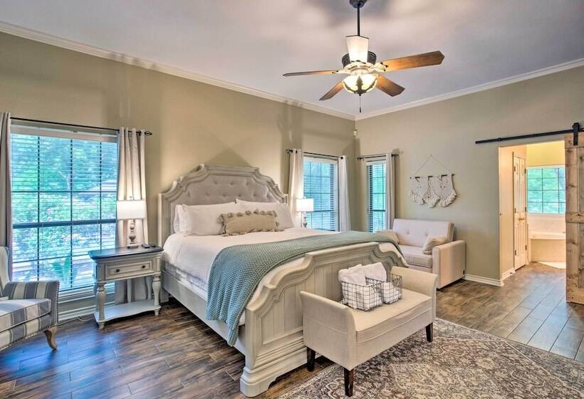 Happy Trails Hideout W/ New Bunk House & Hot Tub!