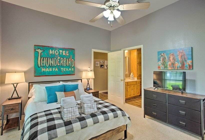 Happy Trails Hideout W/ New Bunk House & Hot Tub!