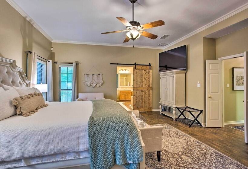 Happy Trails Hideout W/ New Bunk House & Hot Tub!