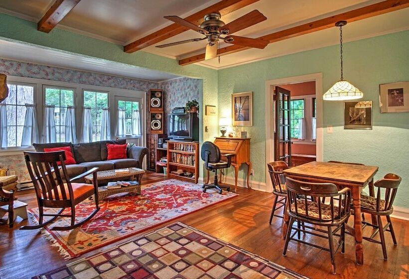 Harbert Cottage W/ Fire Pit: Half Mile To Beach!