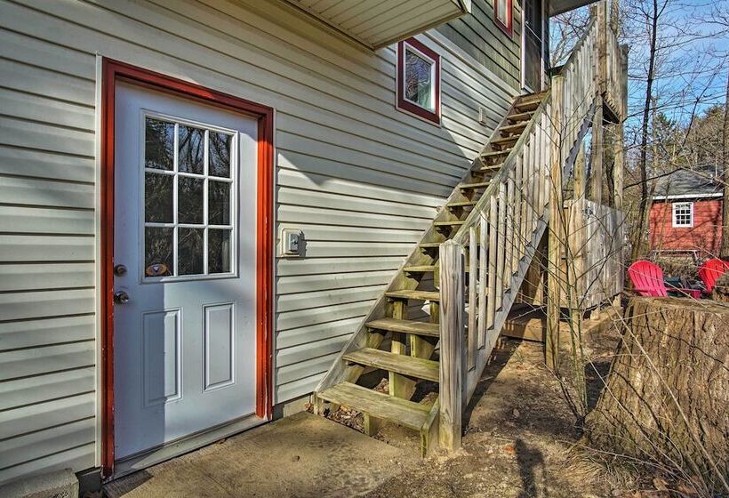 Harbert Cottage W/ Fire Pit: Half Mile To Beach!
