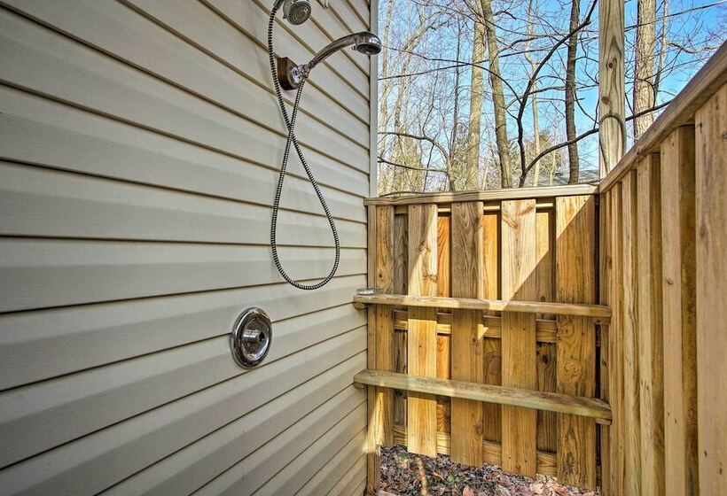 Harbert Cottage W/ Fire Pit: Half Mile To Beach!