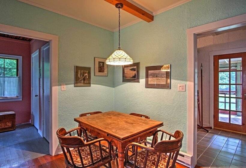 Harbert Cottage W/ Fire Pit: Half Mile To Beach!