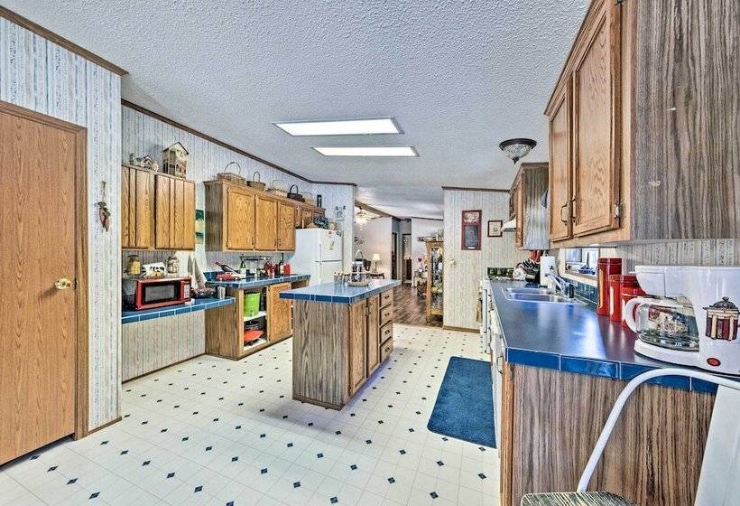 Haven In The Woods W/ 150 Acres, 2 Ponds