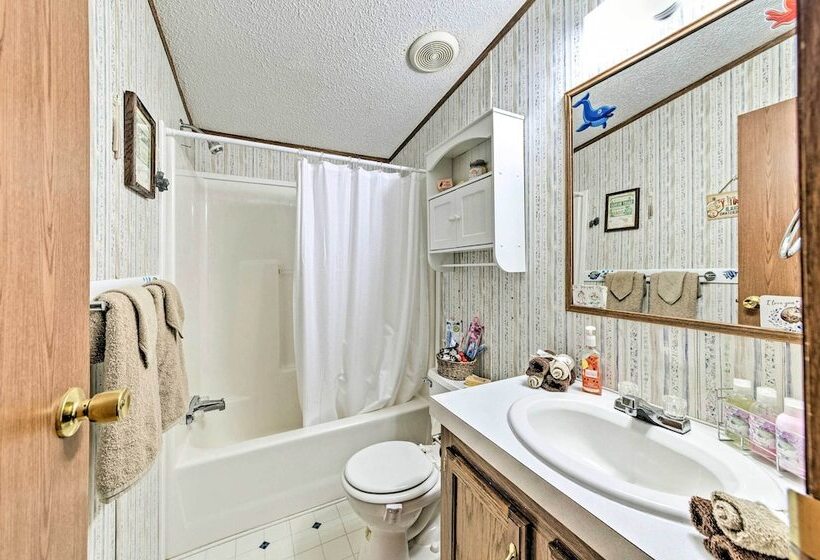 Haven In The Woods W/ 150 Acres, 2 Ponds